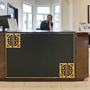 Oyo The Baltimore Hotel